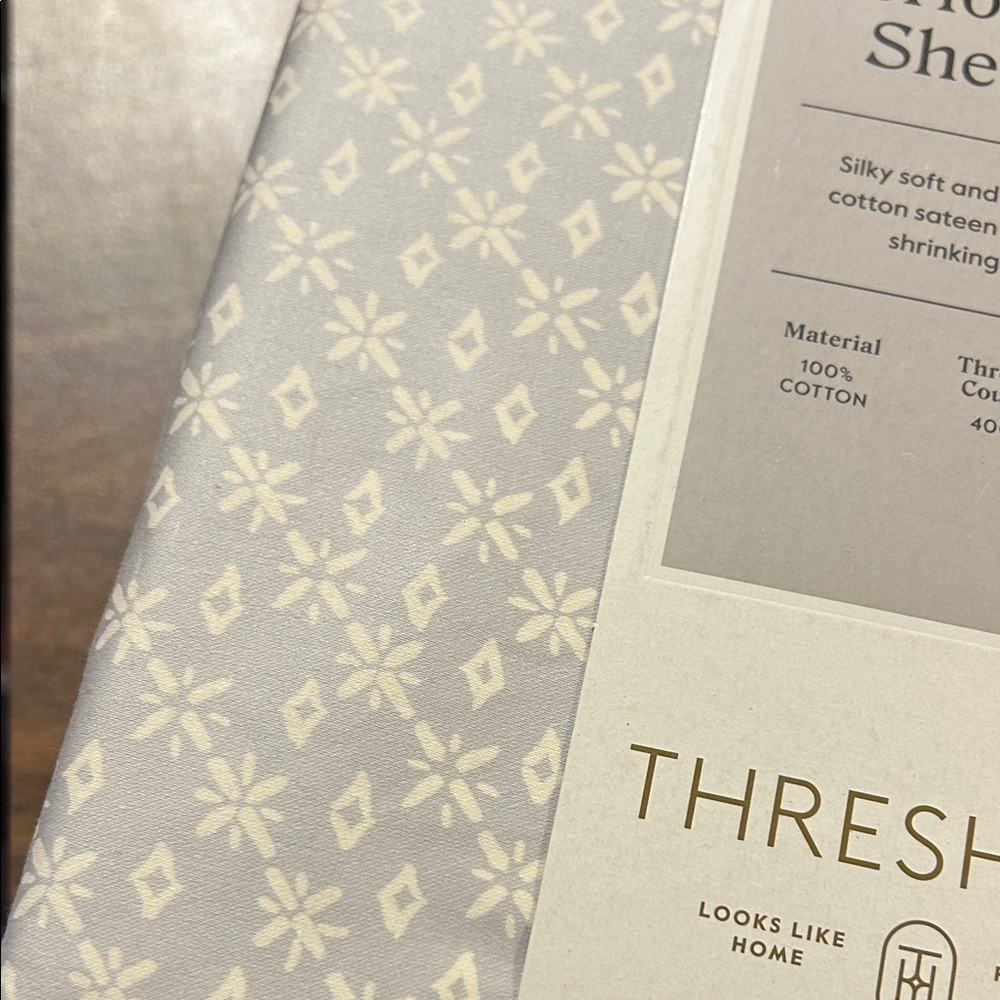 Threshold Performance Sheet Set - Light Gray Pattern - Picture 6 of 6